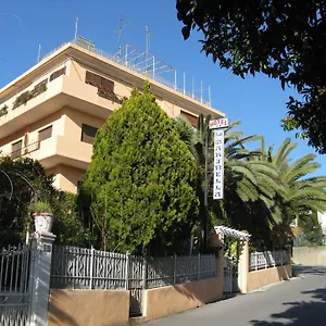 https://albergo-la-marinella.hotelitalianriviera.com